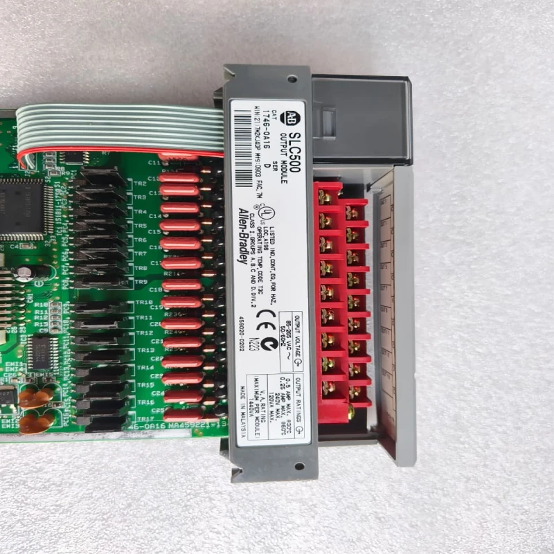 Allen-Bradley 1746-OB16 SLC 500 16-Point 24V DC Source Output Module thumbnail 7039